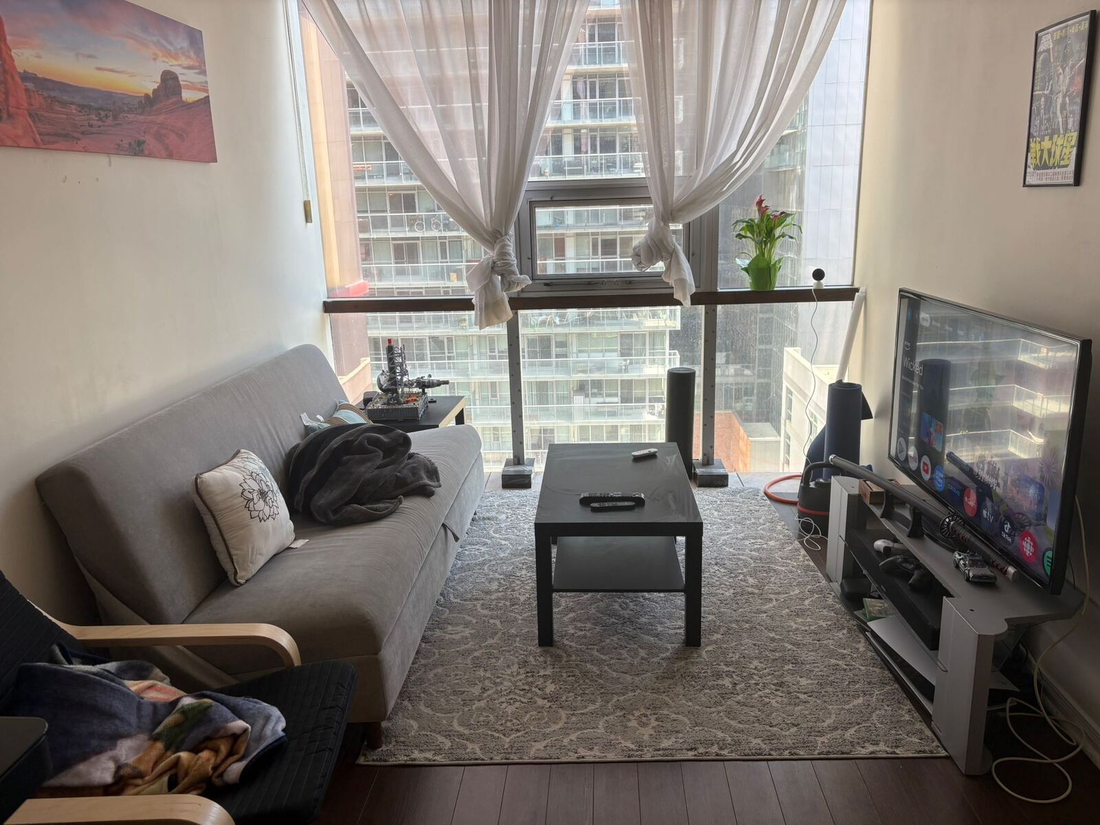 393 King Street W photo 23