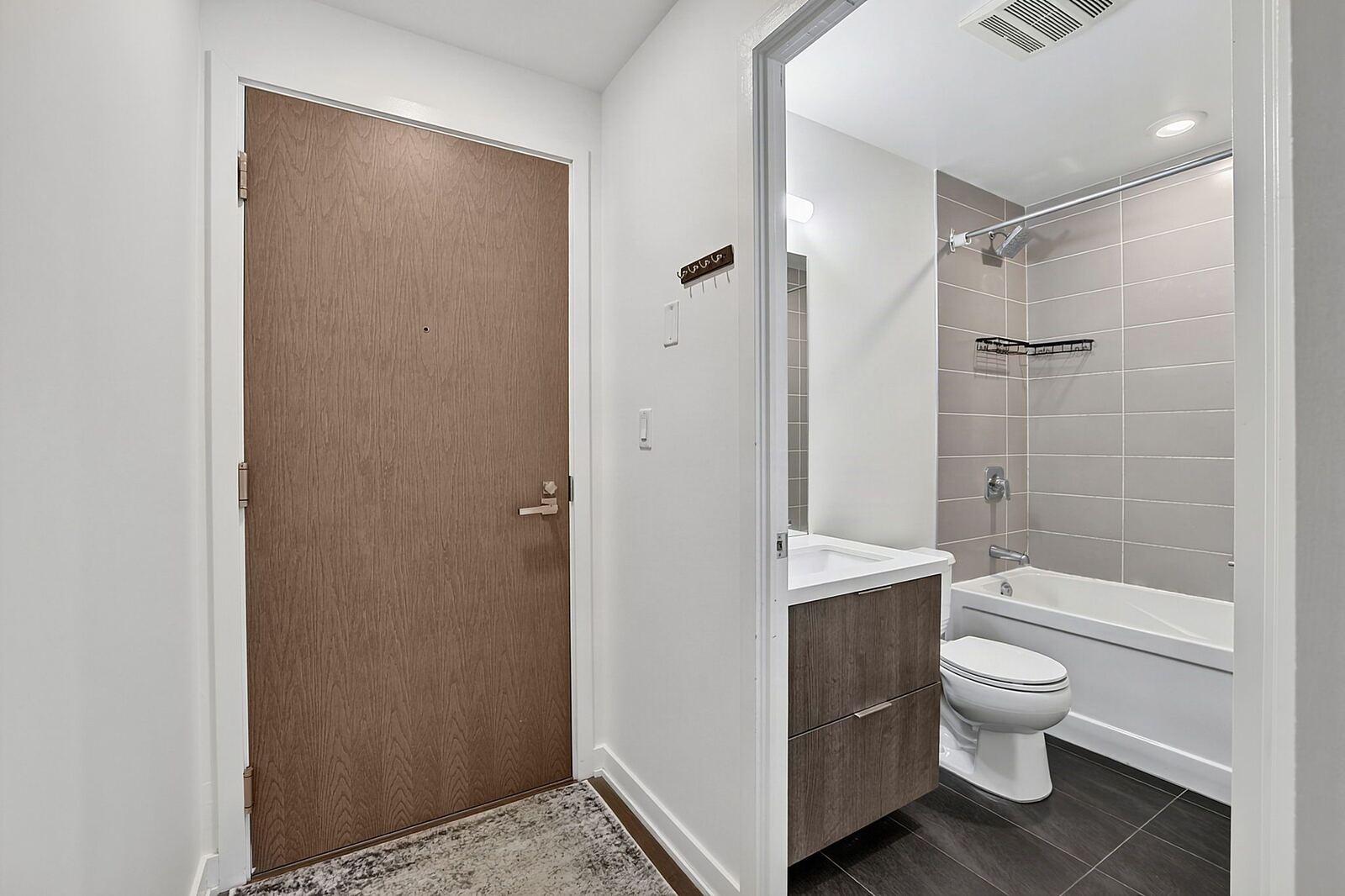 109 Ossington Avenue photo 2