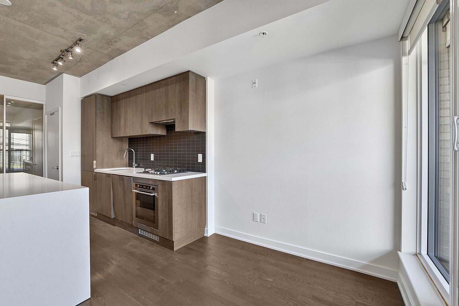 109 Ossington Avenue photo 36