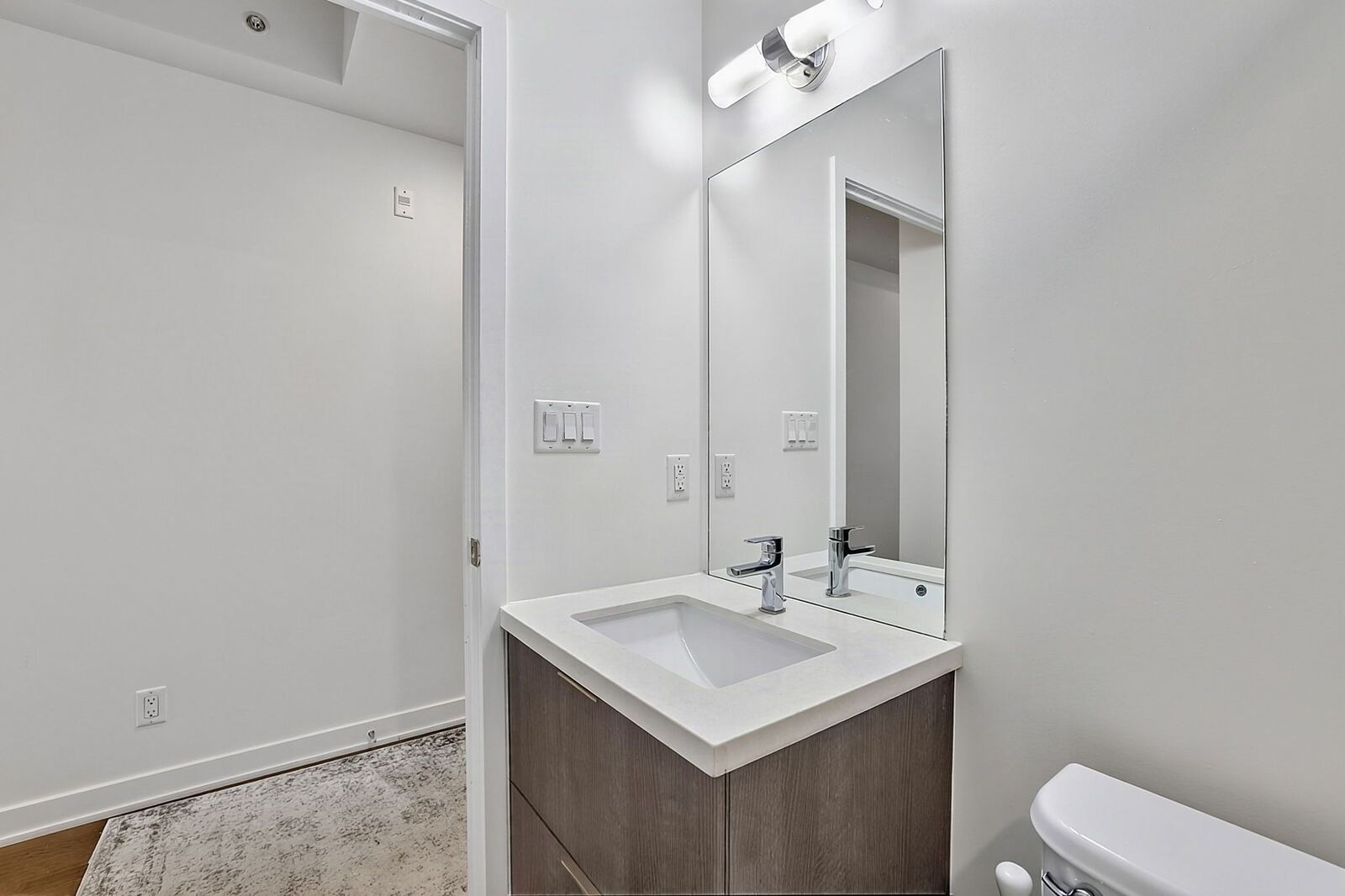 109 Ossington Avenue photo 42