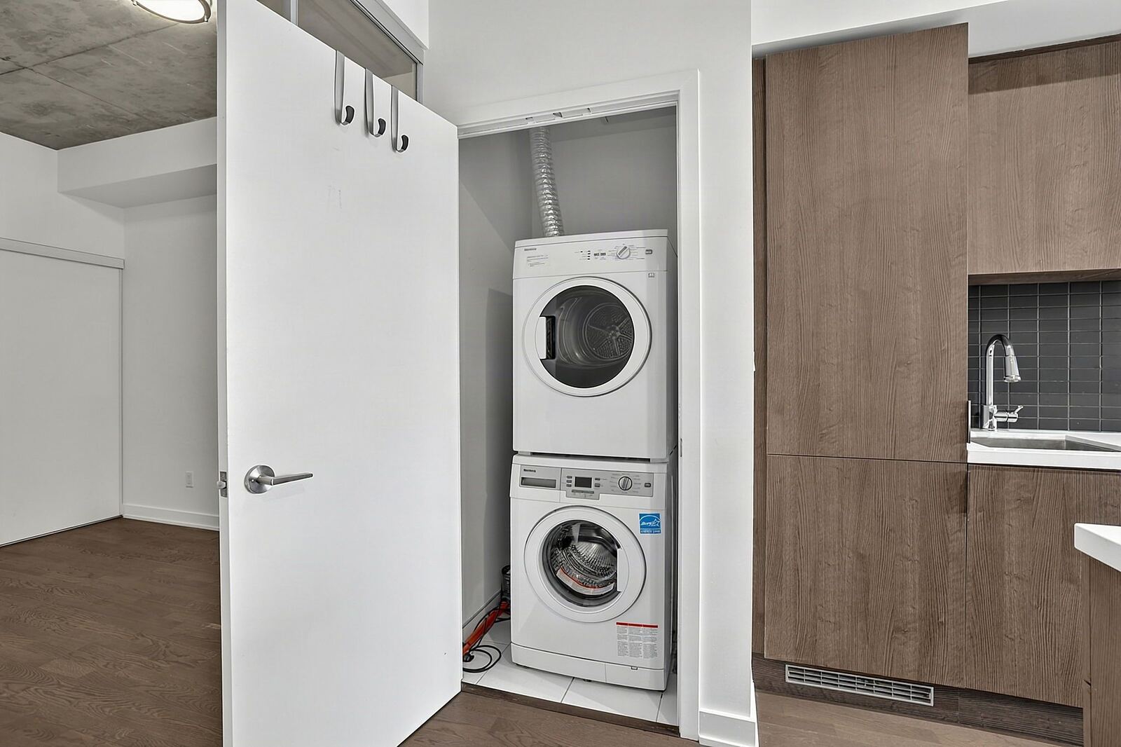 109 Ossington Avenue photo 43