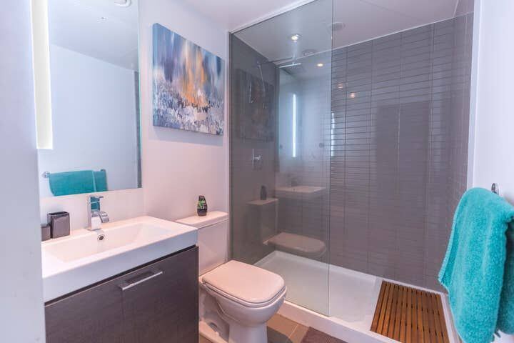 629 King Street W photo 34