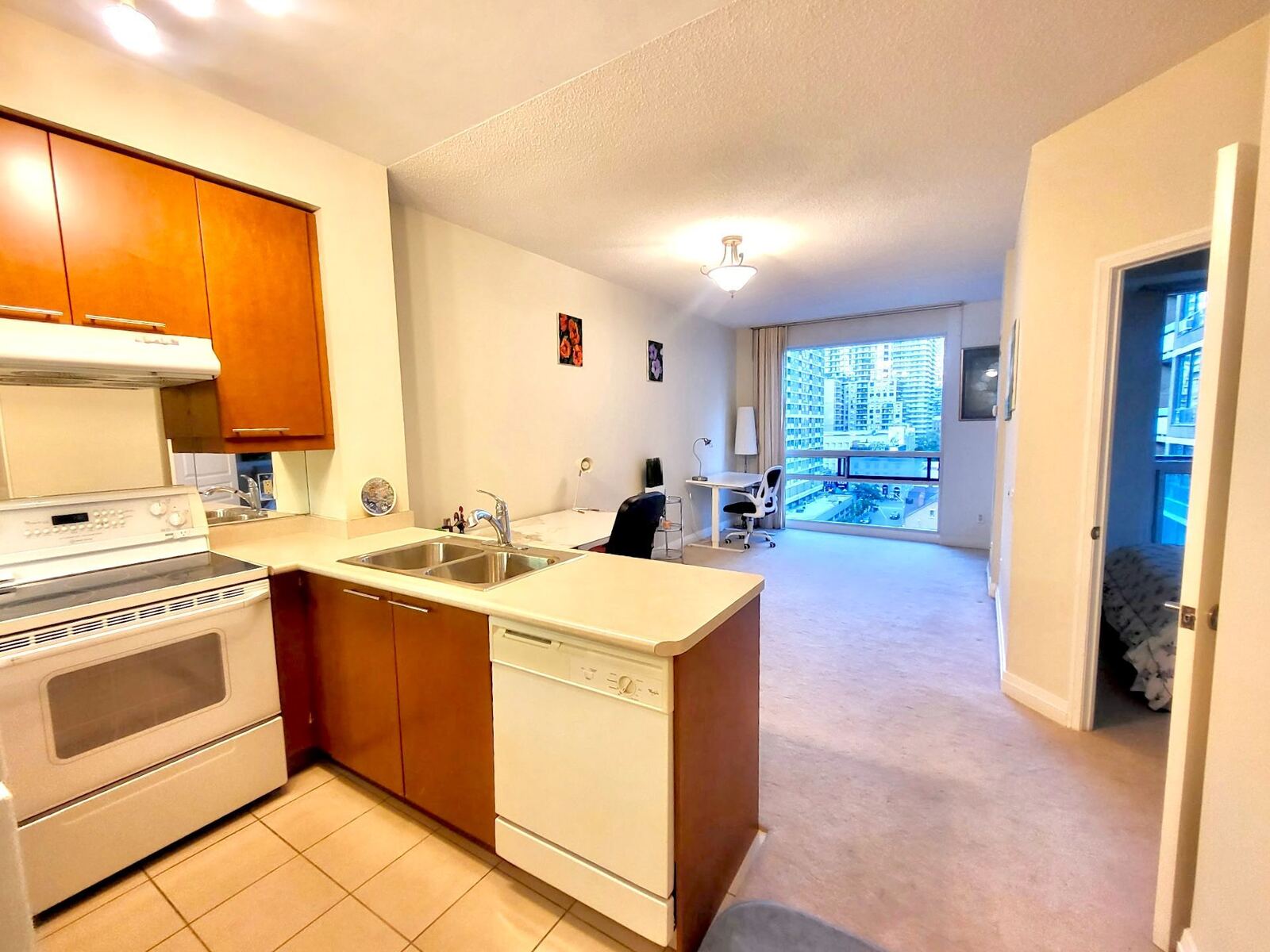 1121 Bay Street photo 3