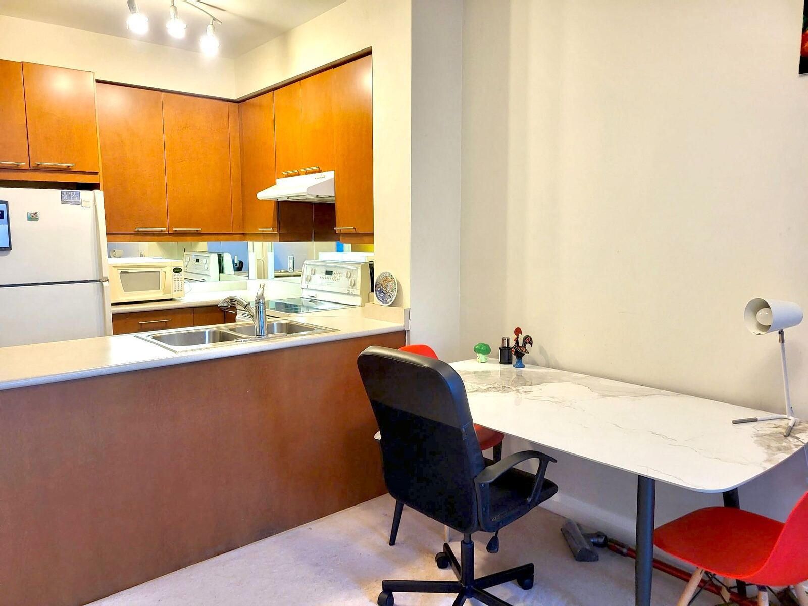 1121 Bay Street photo 9