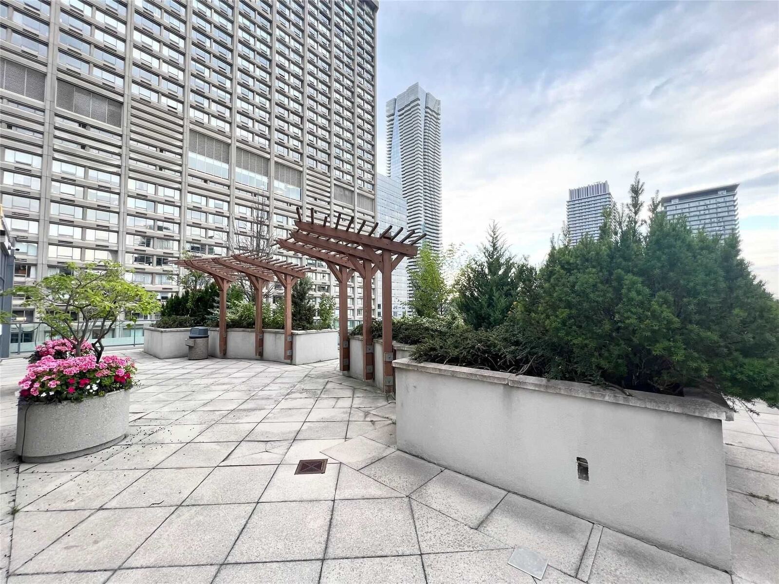 1121 Bay Street photo 14