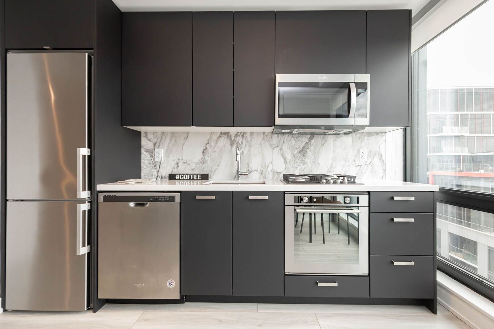 458 Richmond Street W photo 2