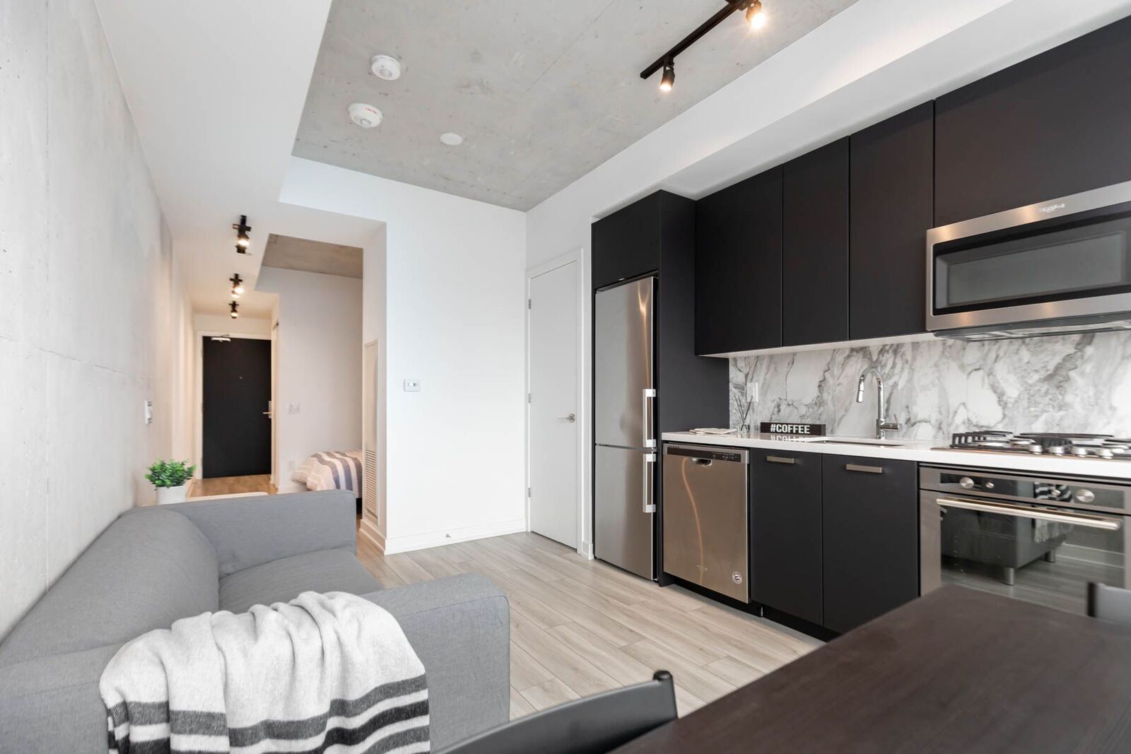458 Richmond Street W photo 5