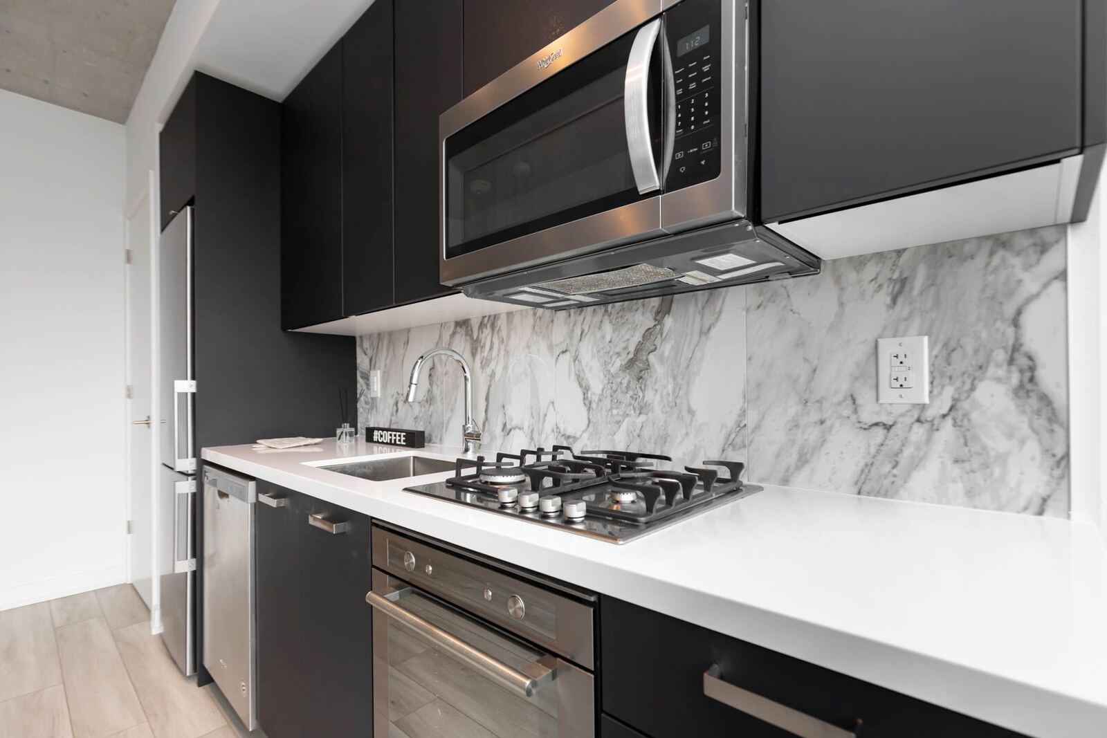 458 Richmond Street W photo 8