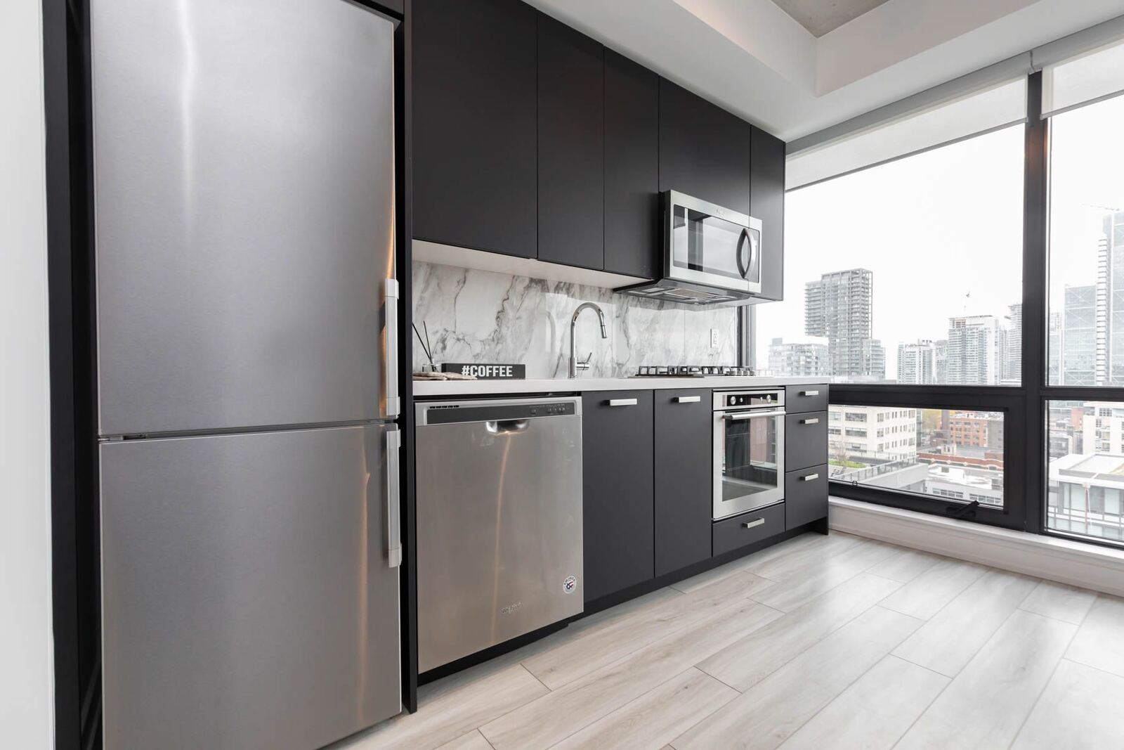 458 Richmond Street W photo 10