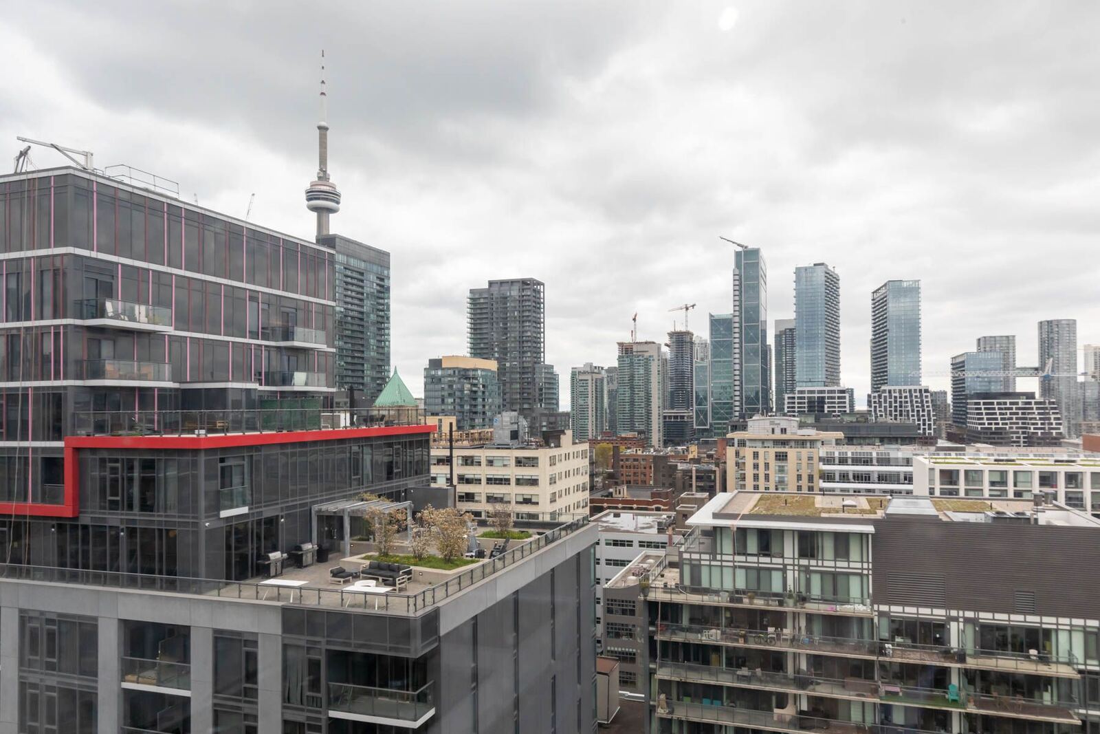 458 Richmond Street W photo 17