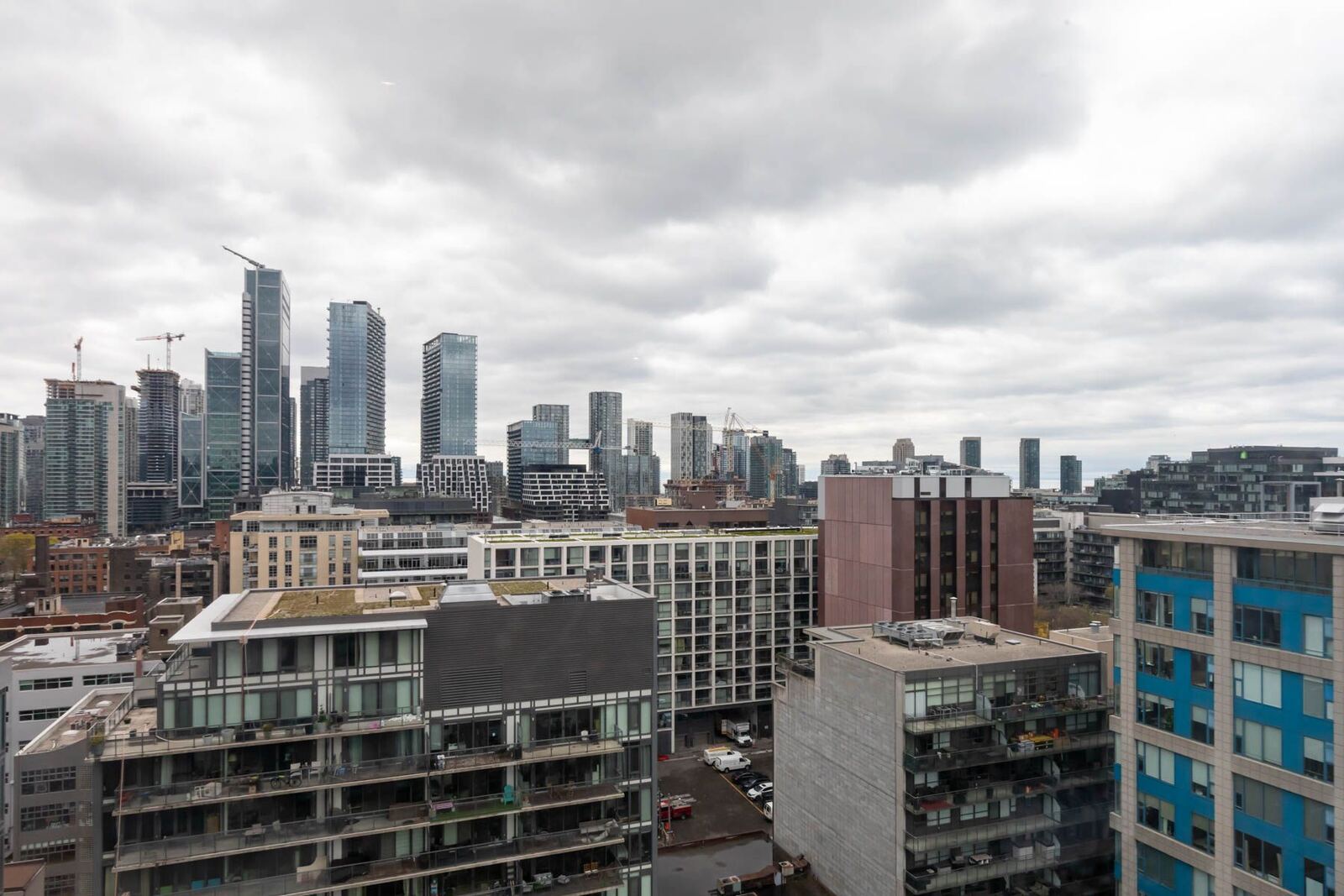 458 Richmond Street W photo 18