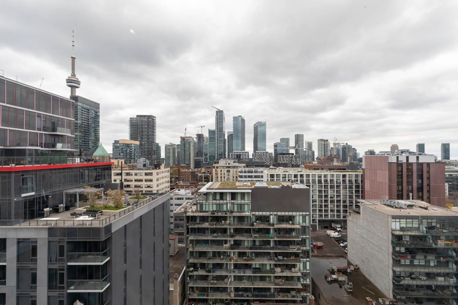 458 Richmond Street W photo 19