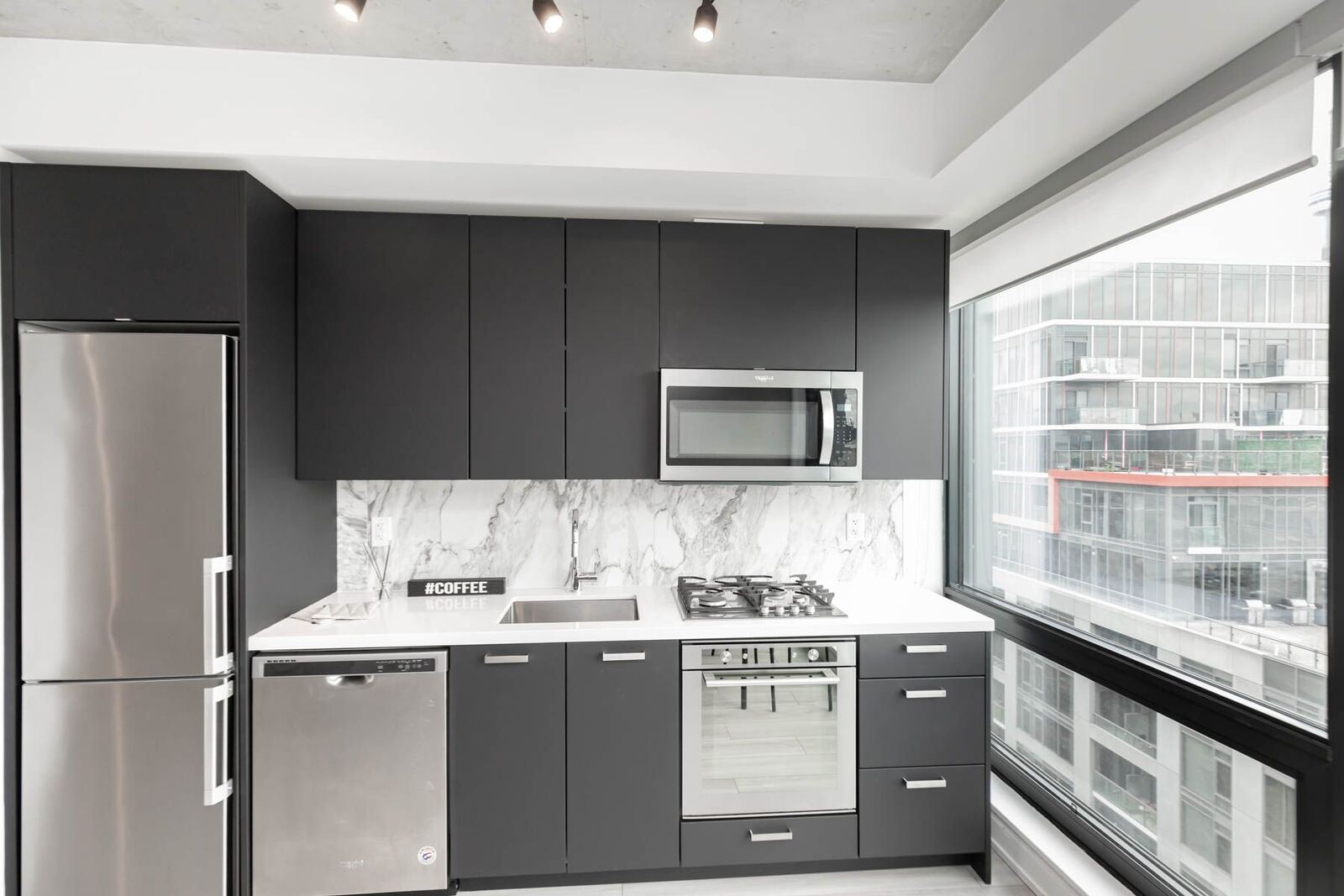 458 Richmond Street W photo 20