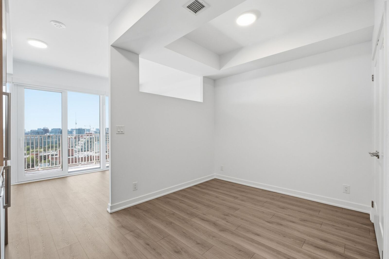 88 Bathurst Street photo 2