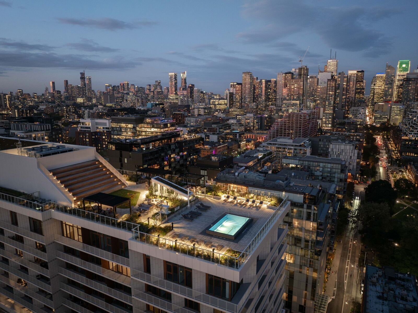 88 Bathurst Street photo 6