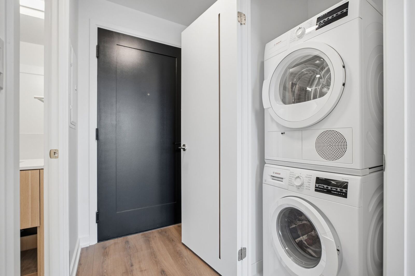 88 Bathurst Street photo 10