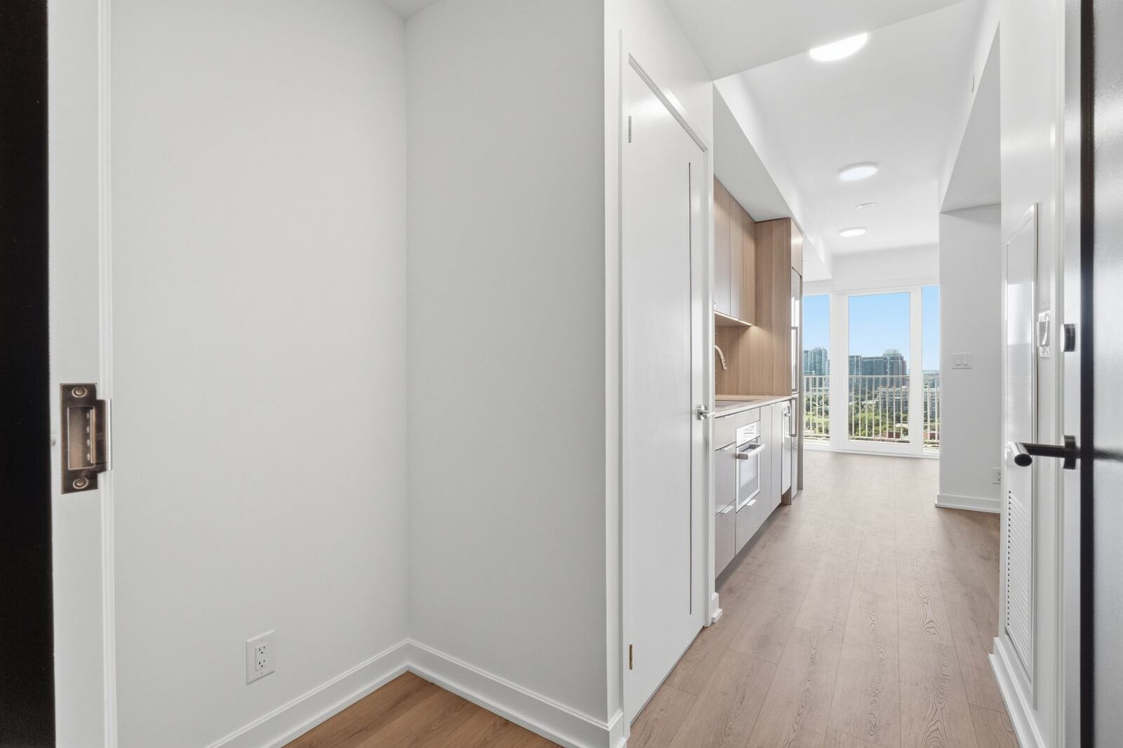 88 Bathurst Street photo 12
