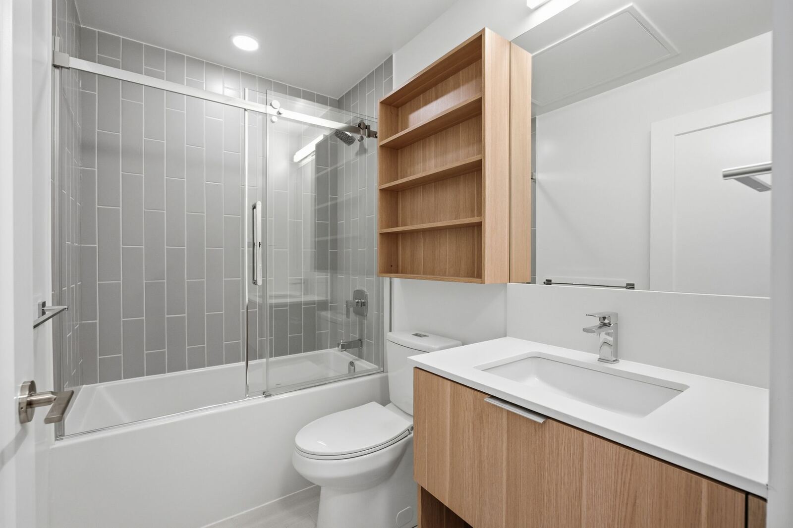 88 Bathurst Street photo 14
