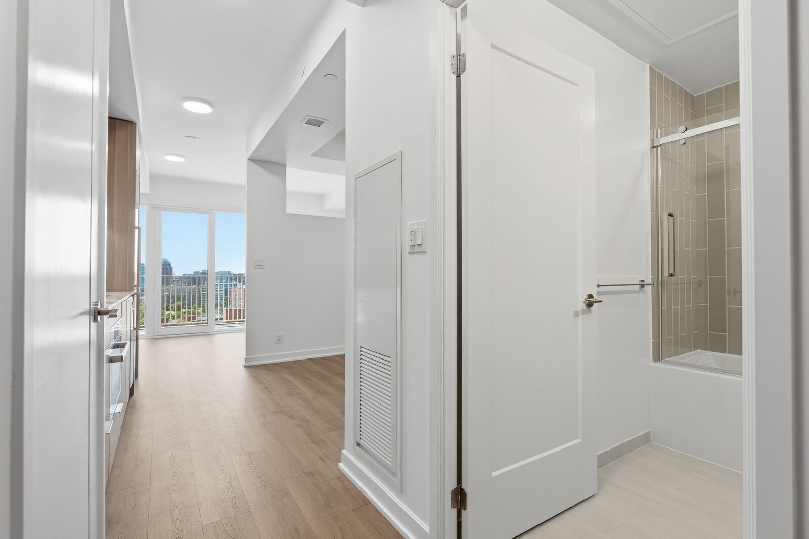 88 Bathurst Street photo 16