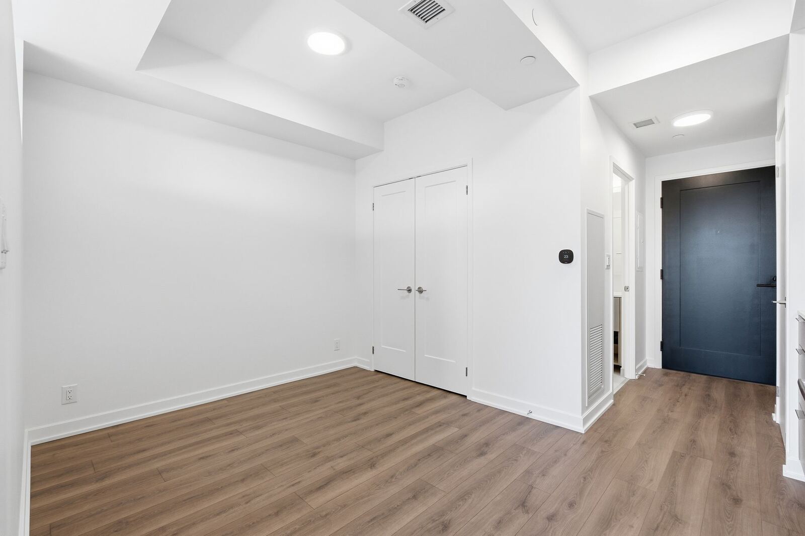 88 Bathurst Street photo 20