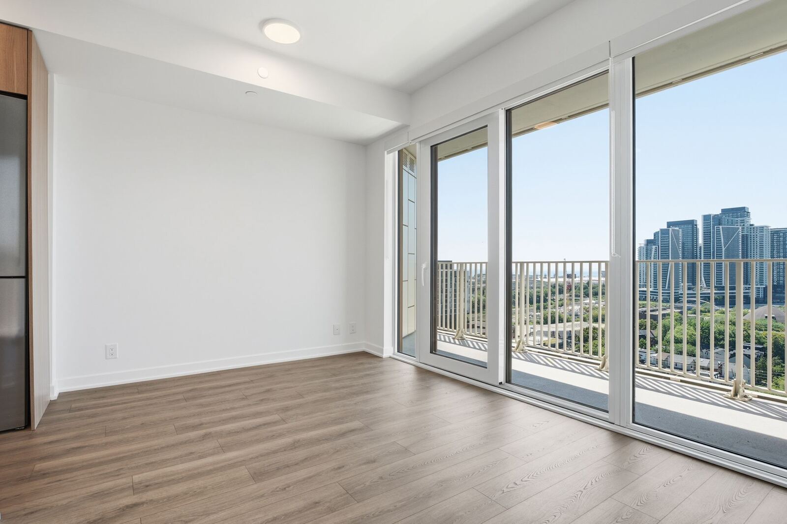 88 Bathurst Street photo 26