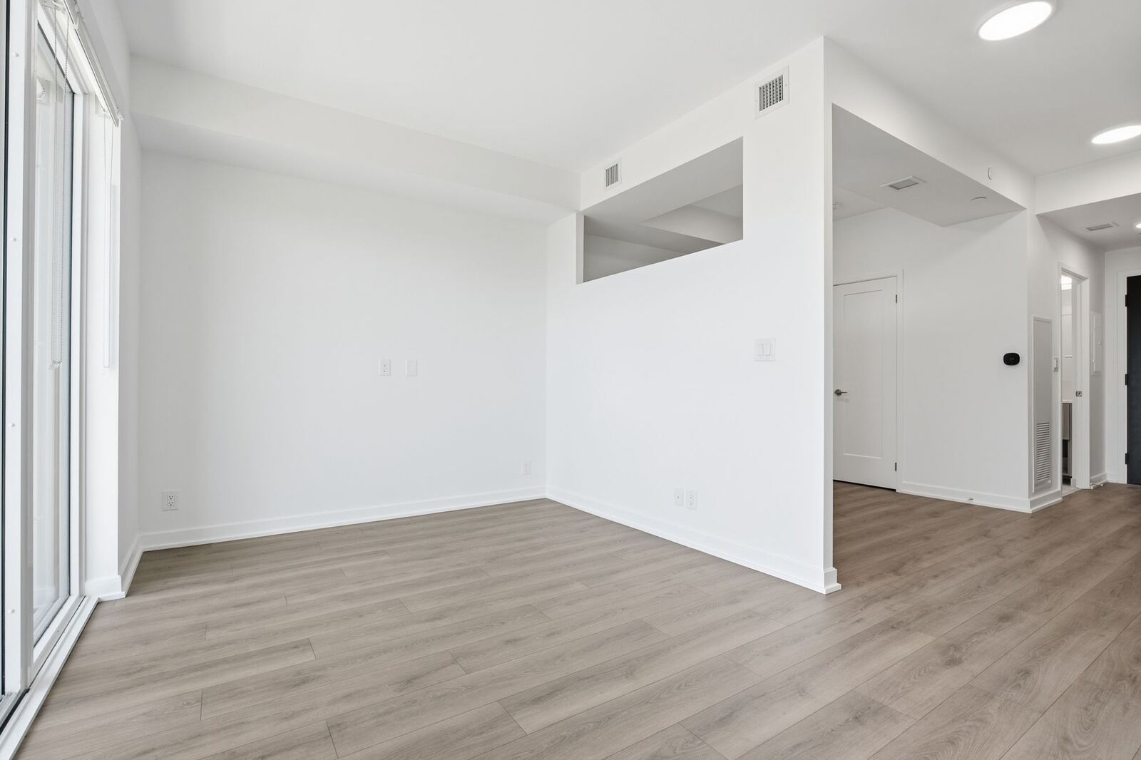 88 Bathurst Street photo 34