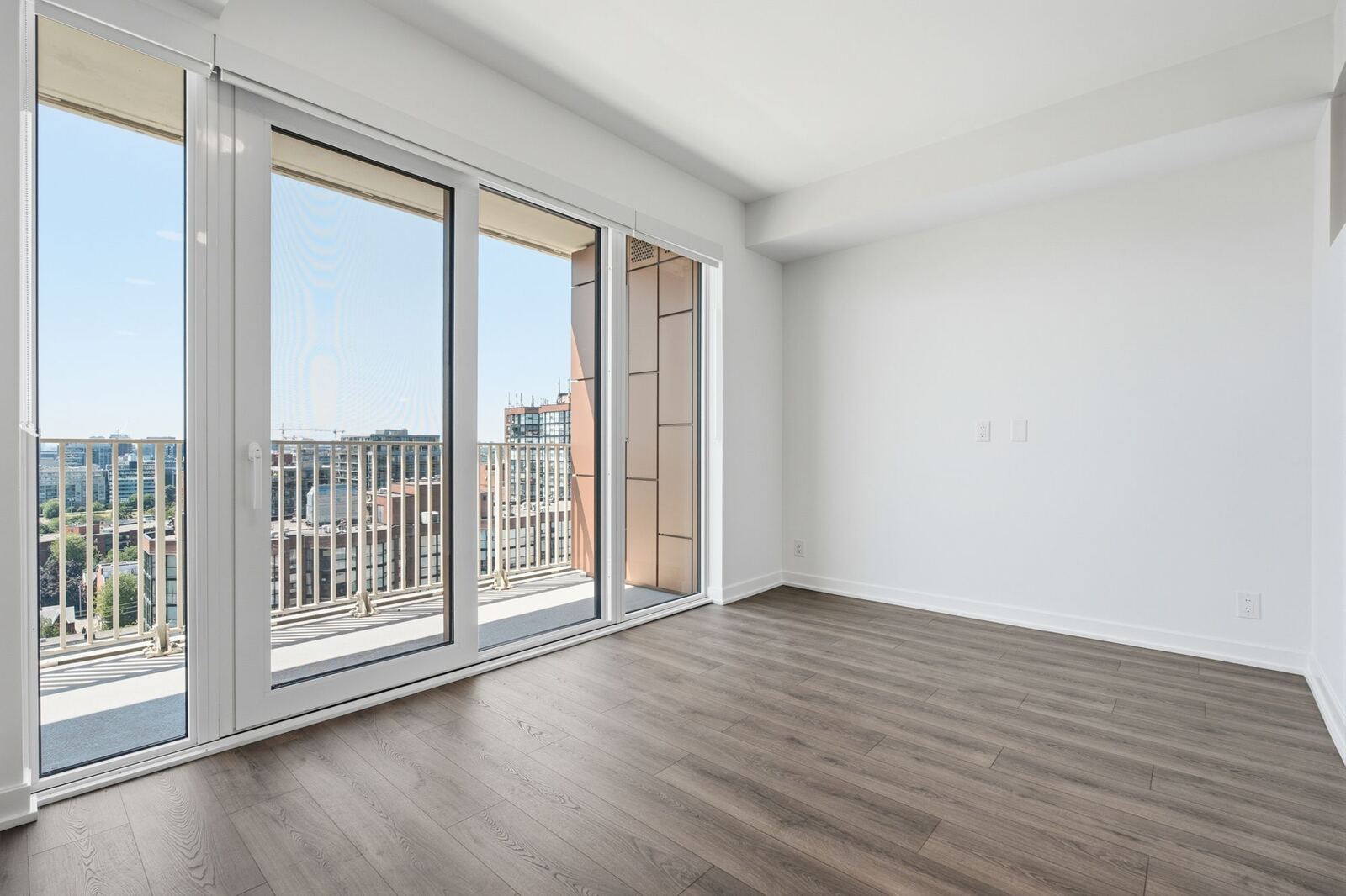 88 Bathurst Street photo 38