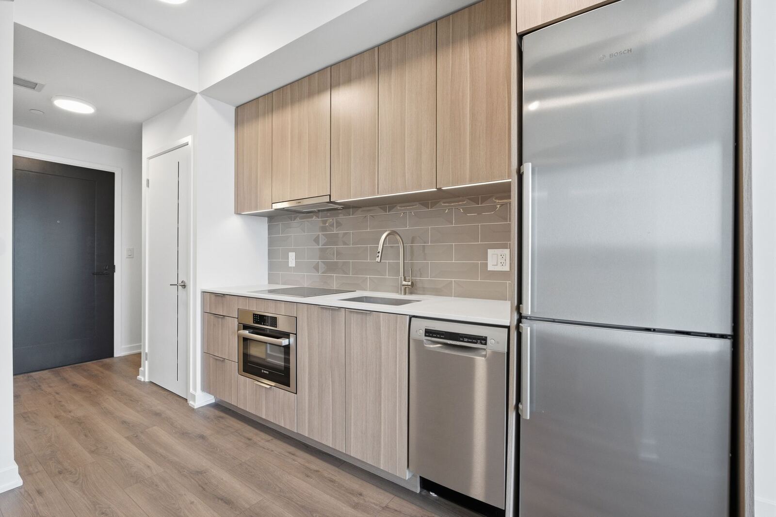 88 Bathurst Street photo 43