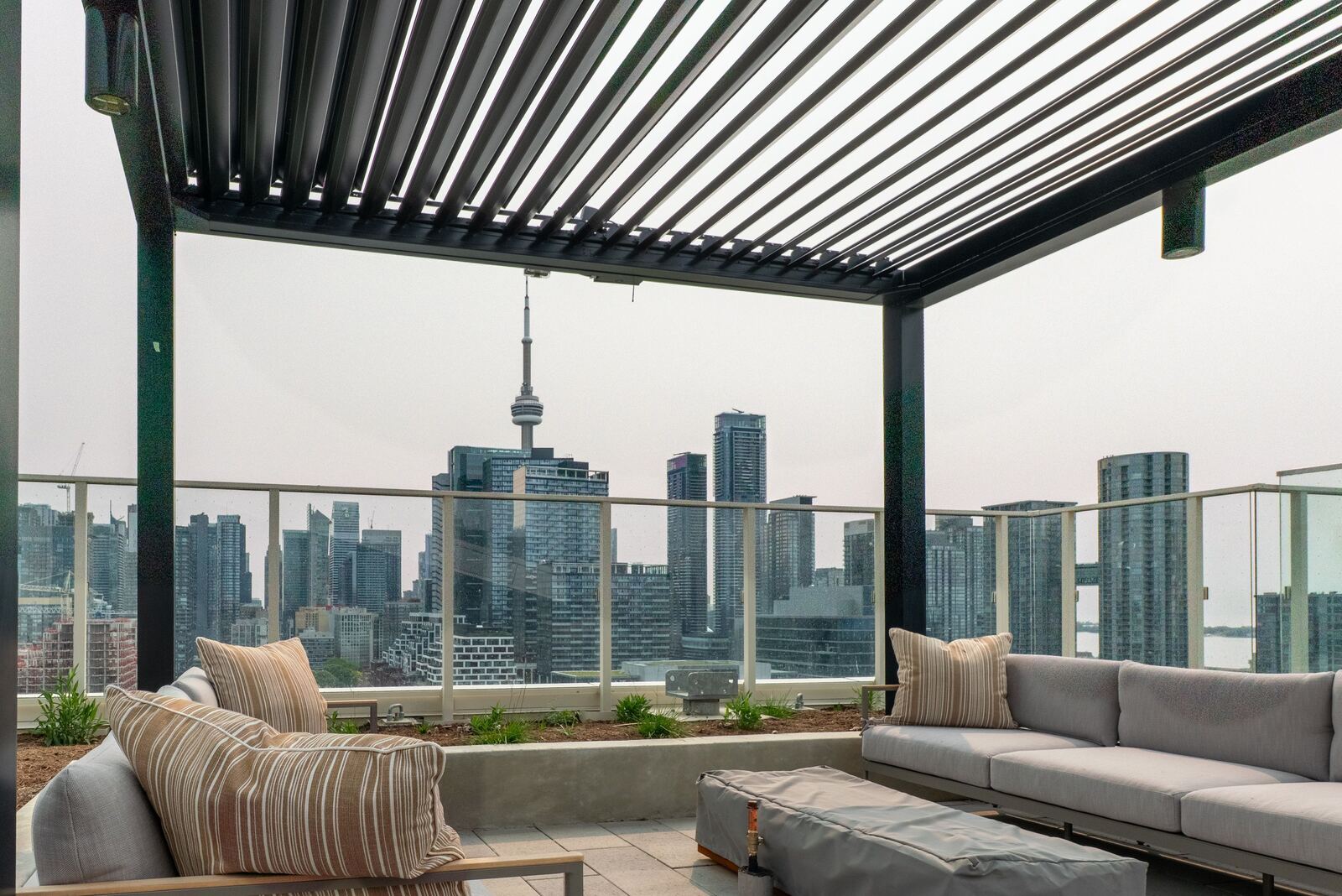 88 Bathurst Street photo 64