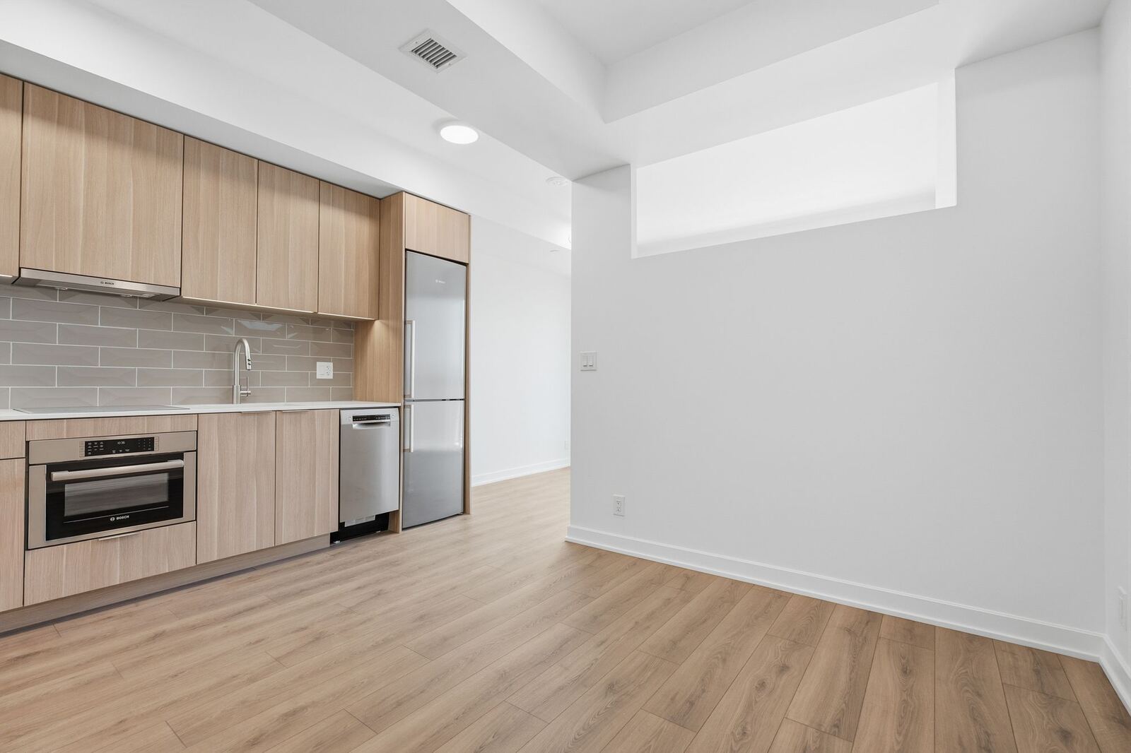 88 Bathurst Street photo 74