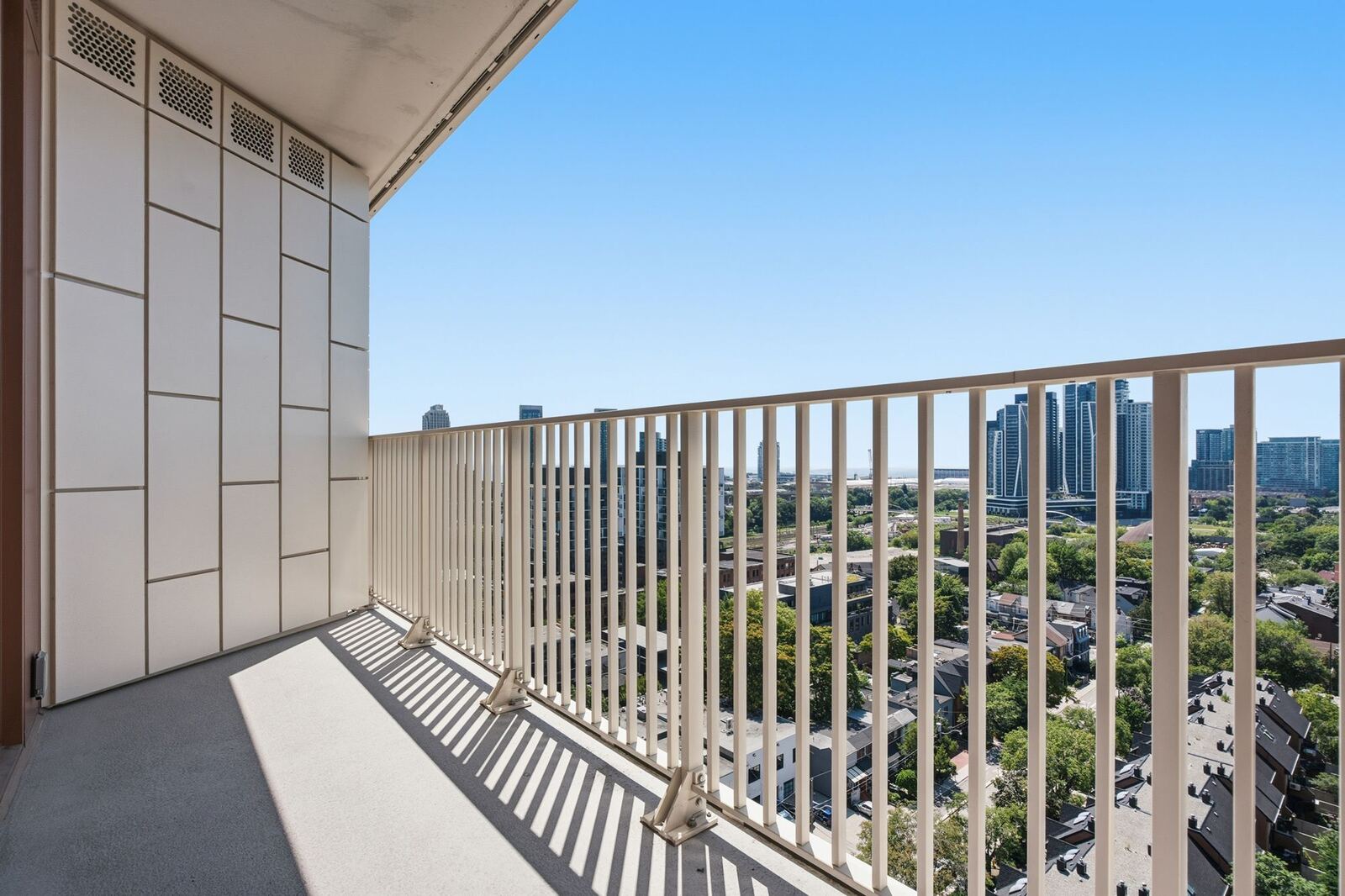 88 Bathurst Street photo 75