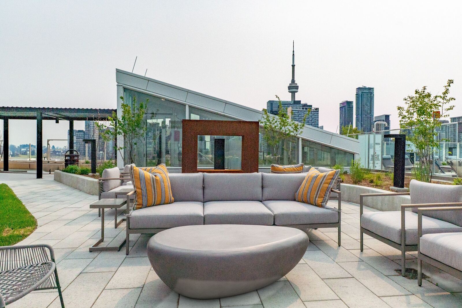 88 Bathurst Street photo 87