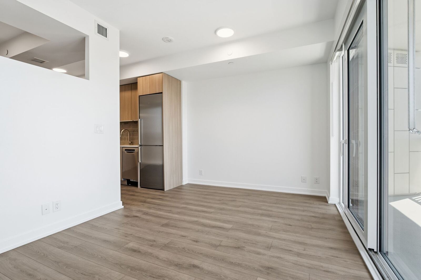 88 Bathurst Street photo 100