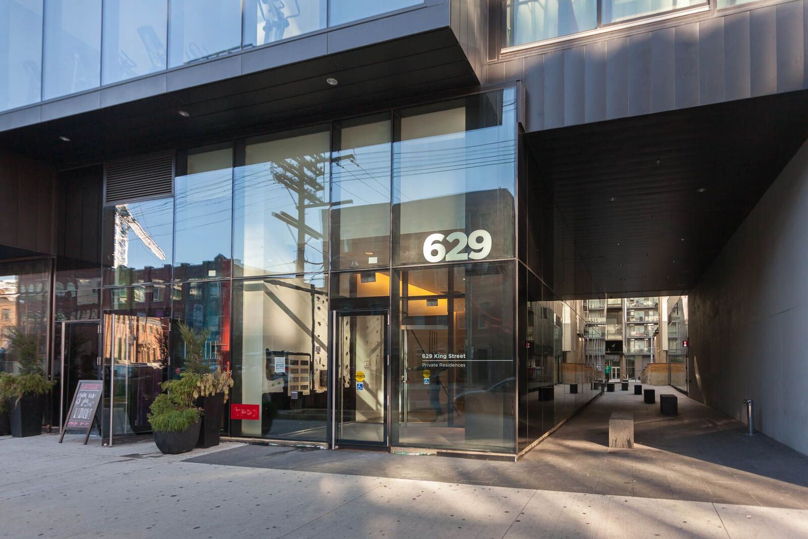 629 King Street W photo 5