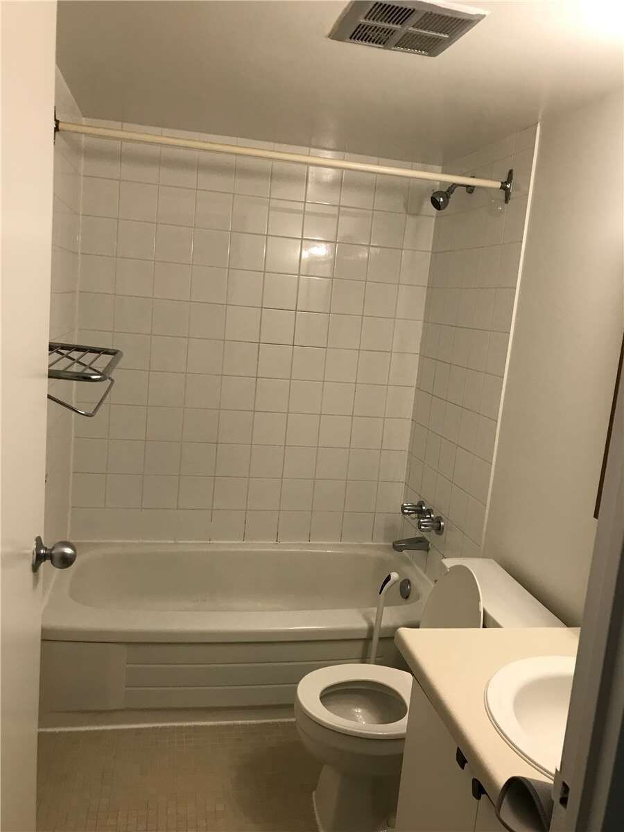 633 Bay Street photo 11