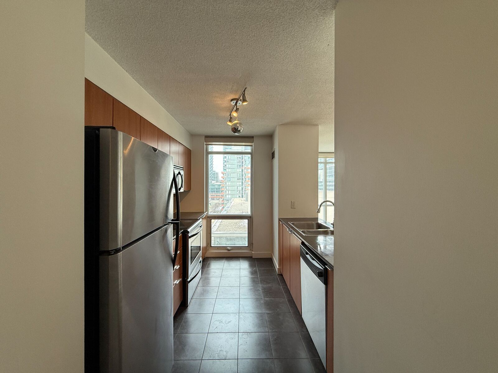 11 Brunel Court photo 3