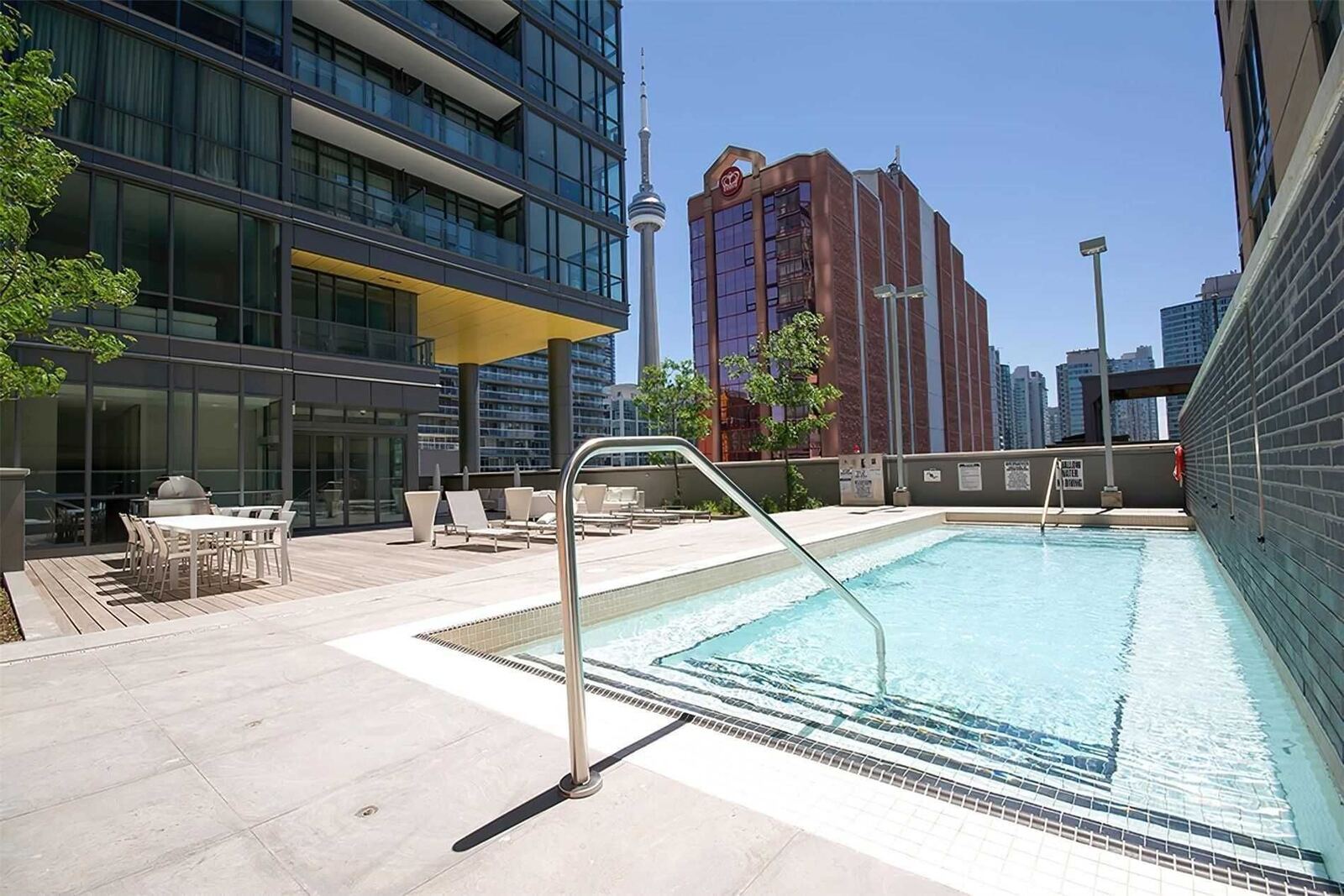 8 Charlotte Street photo 19