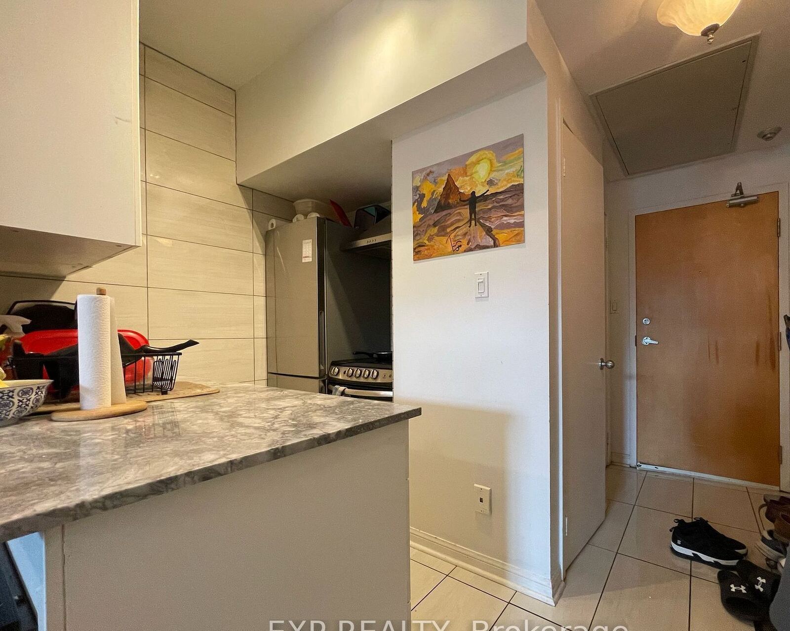 550 Front Street W photo 3