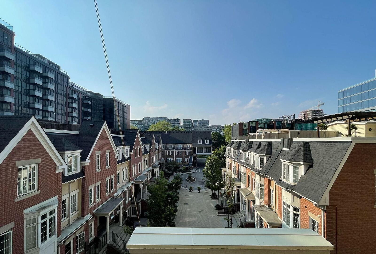 550 Front Street W photo 9