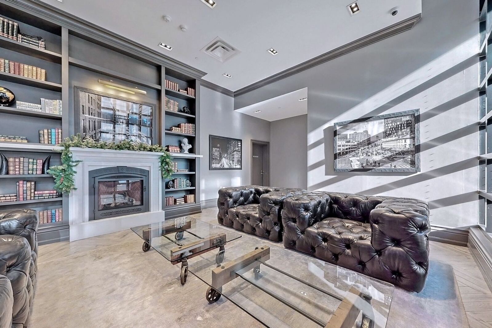 608 Richmond Street W photo 5
