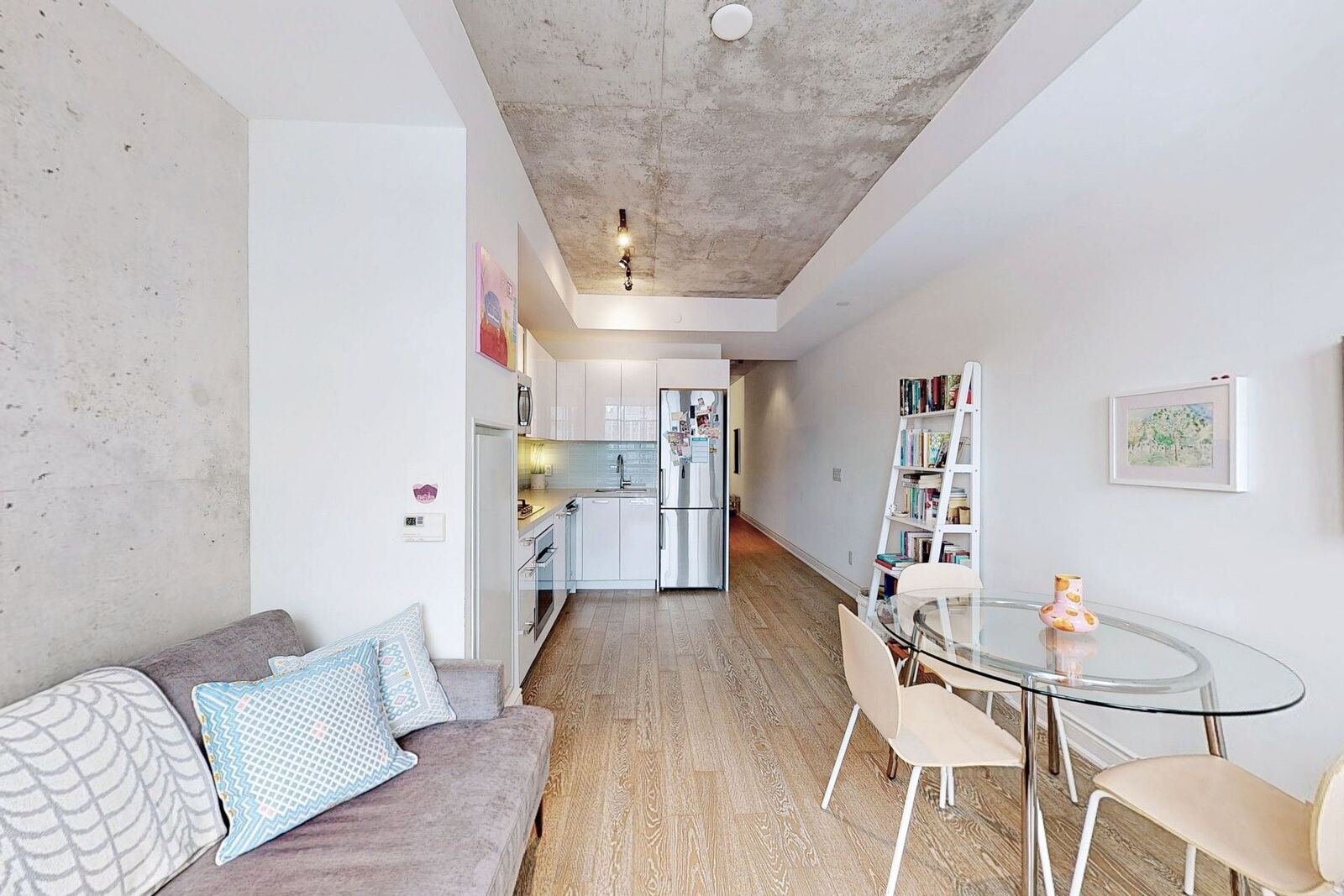 608 Richmond Street W photo 15