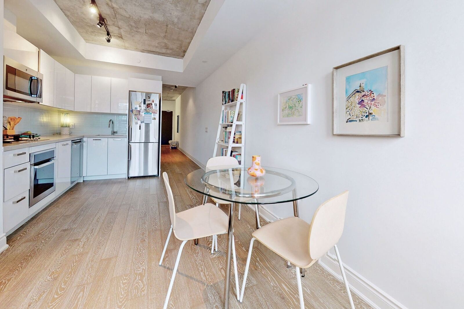 608 Richmond Street W photo 16