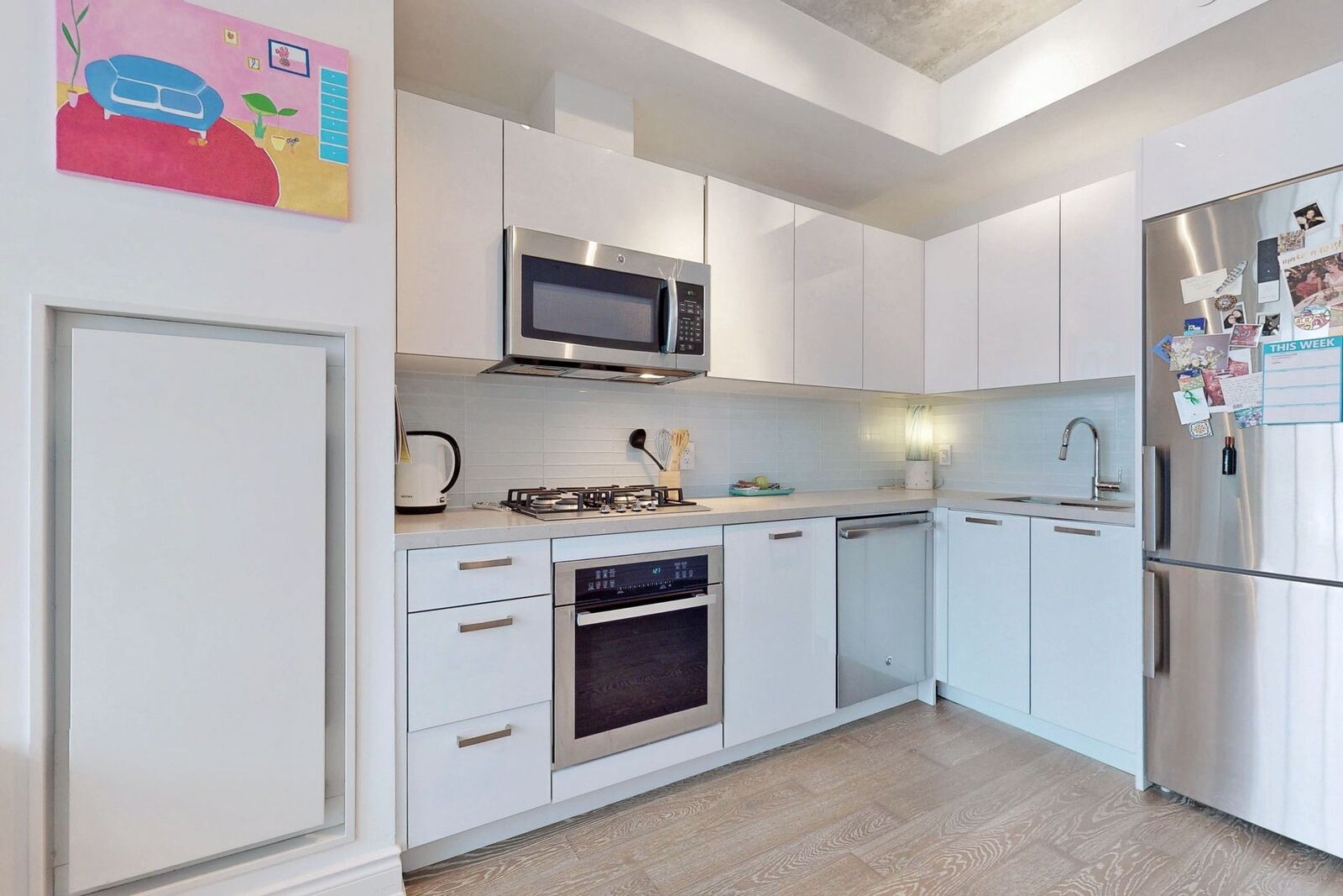 608 Richmond Street W photo 17