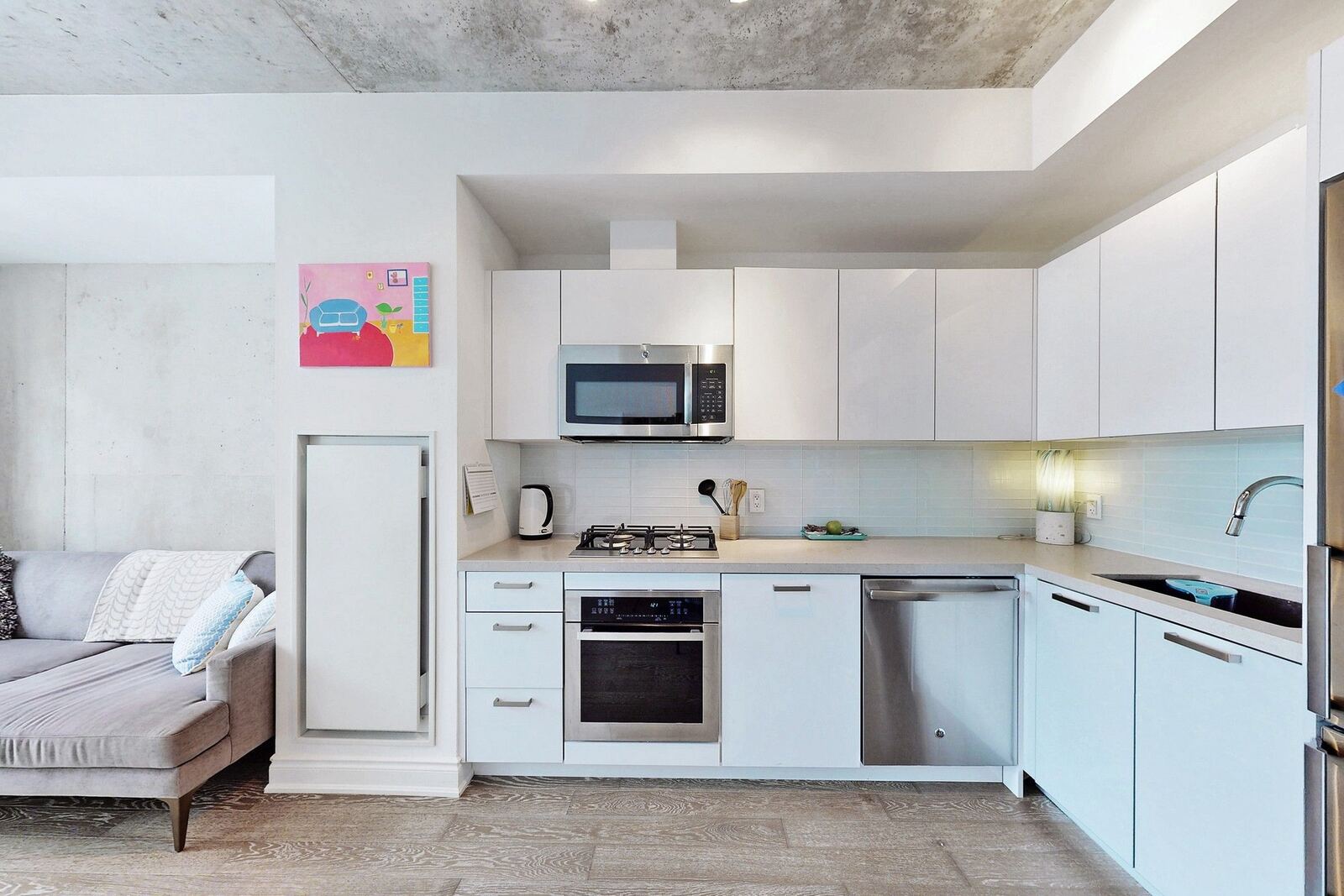 608 Richmond Street W photo 18