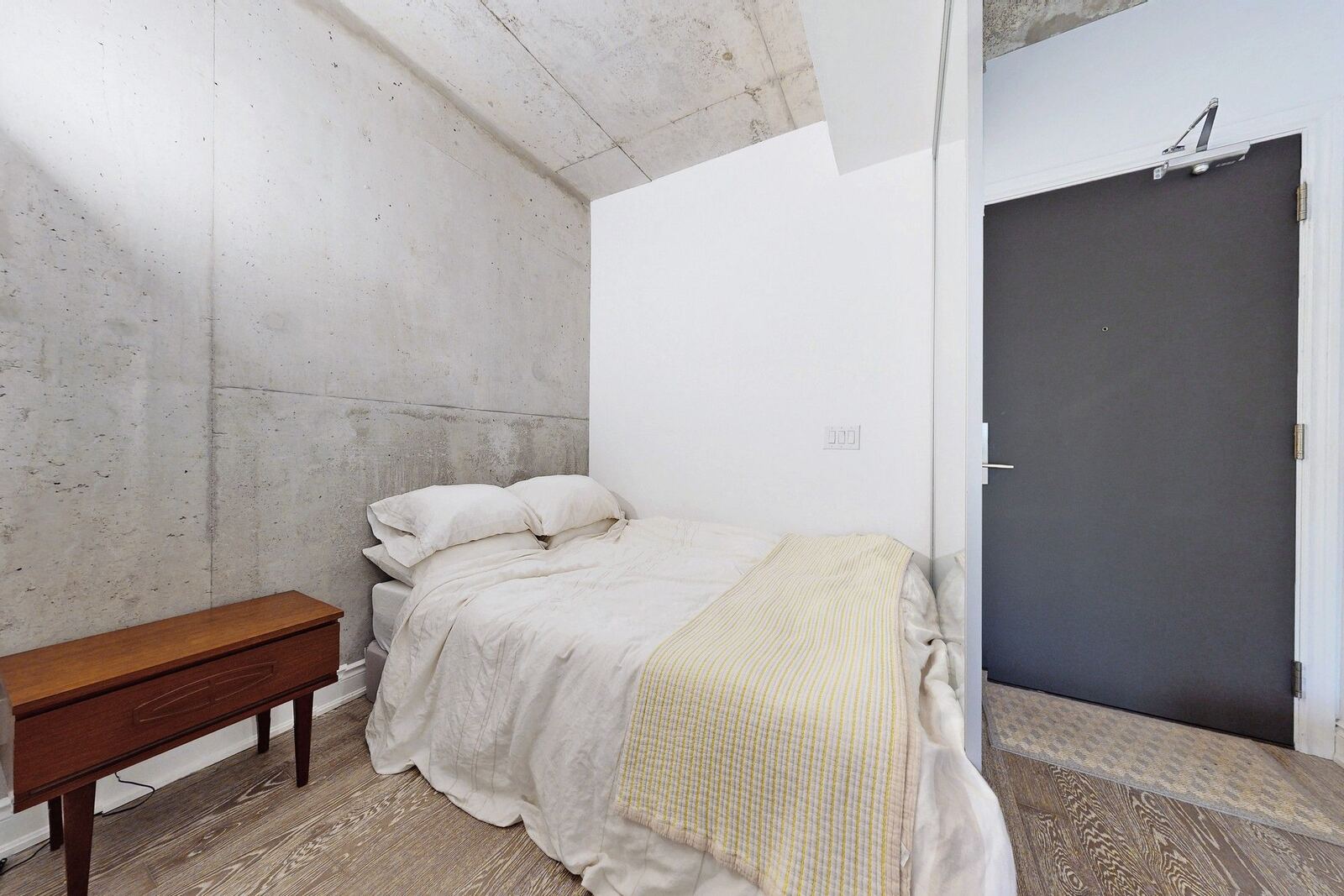 608 Richmond Street W photo 23