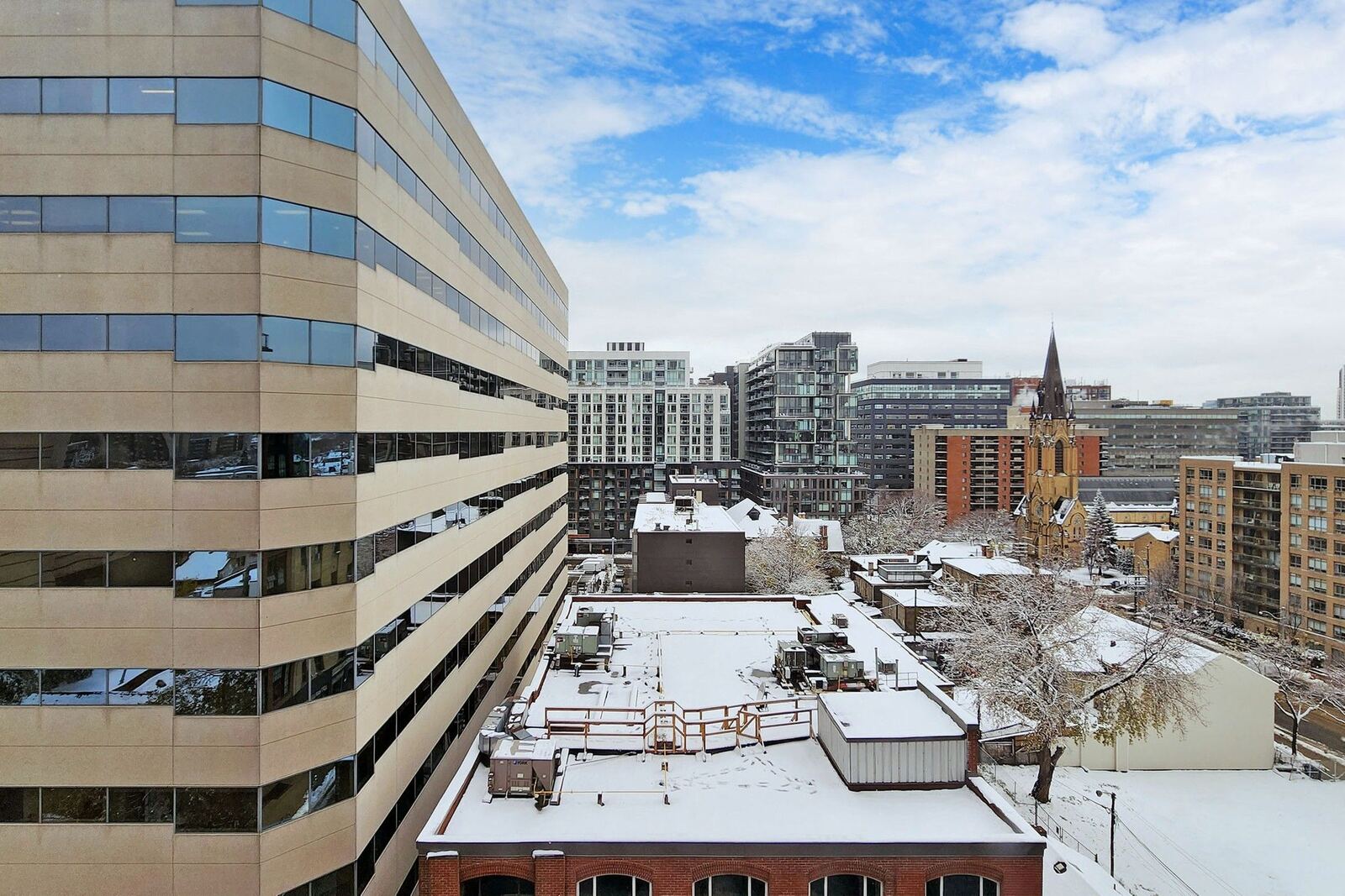608 Richmond Street W photo 35
