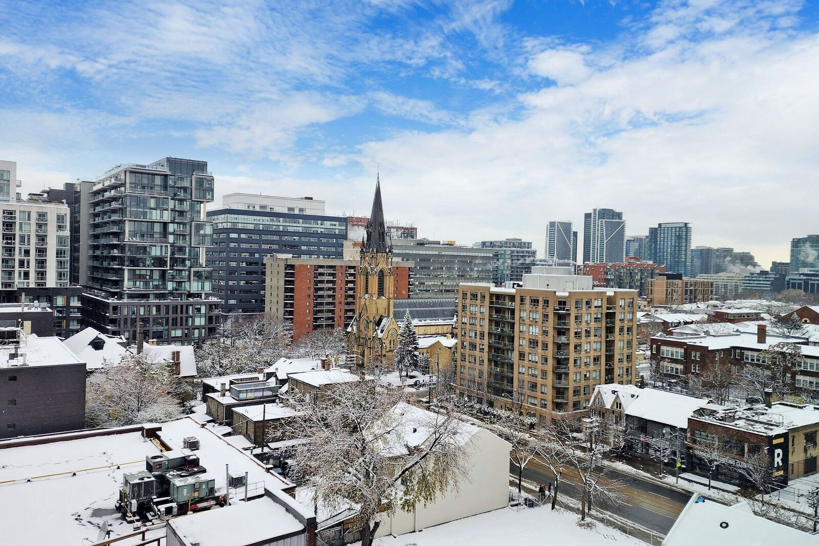 608 Richmond Street W photo 36