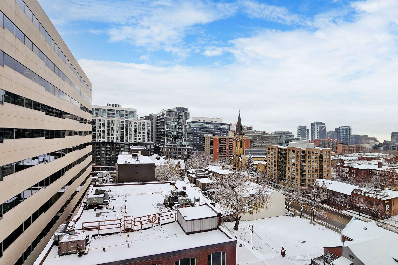 608 Richmond Street W photo 37