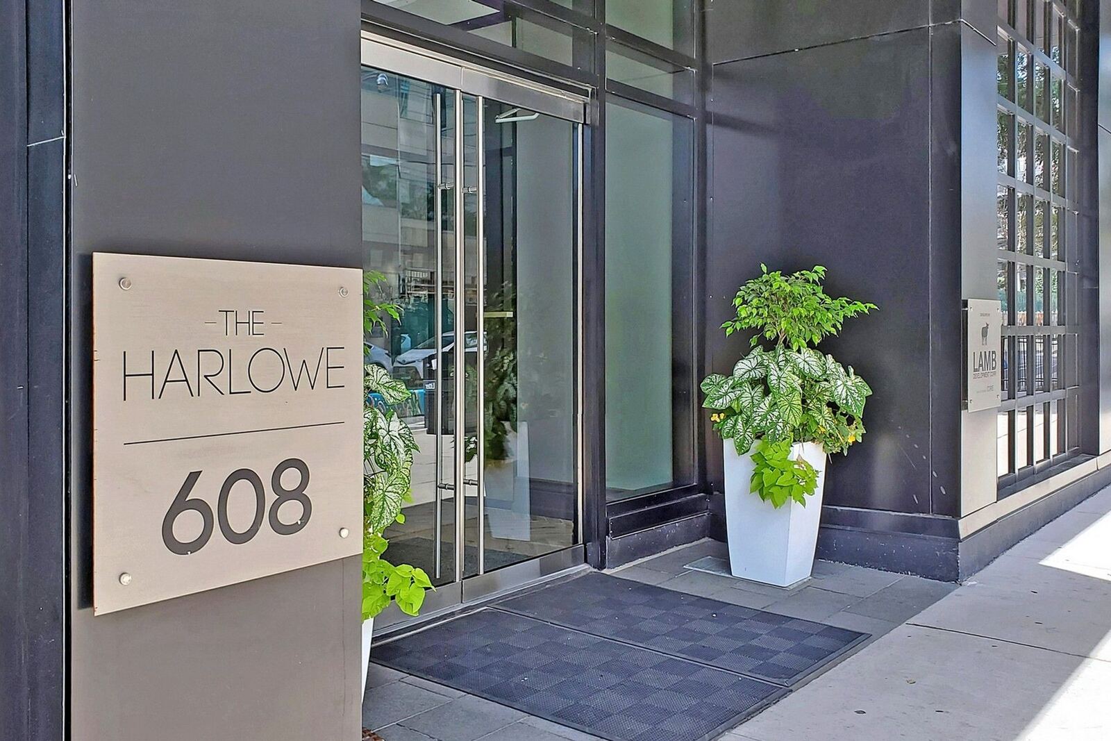 608 Richmond Street W photo 41