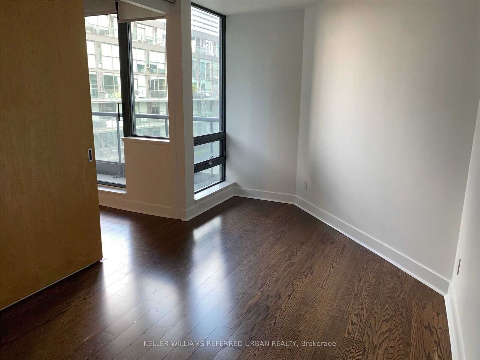438 King Street W photo 3